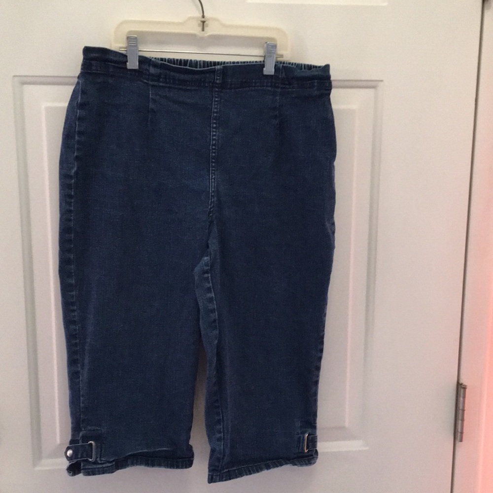 Croft and Barrow elastic cropped jeans